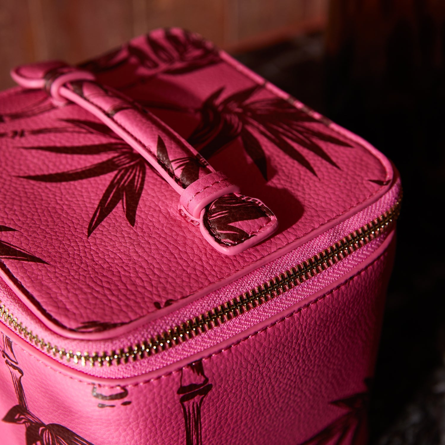 Close-up of durable zip closure and carrying handle on small cosmetic case