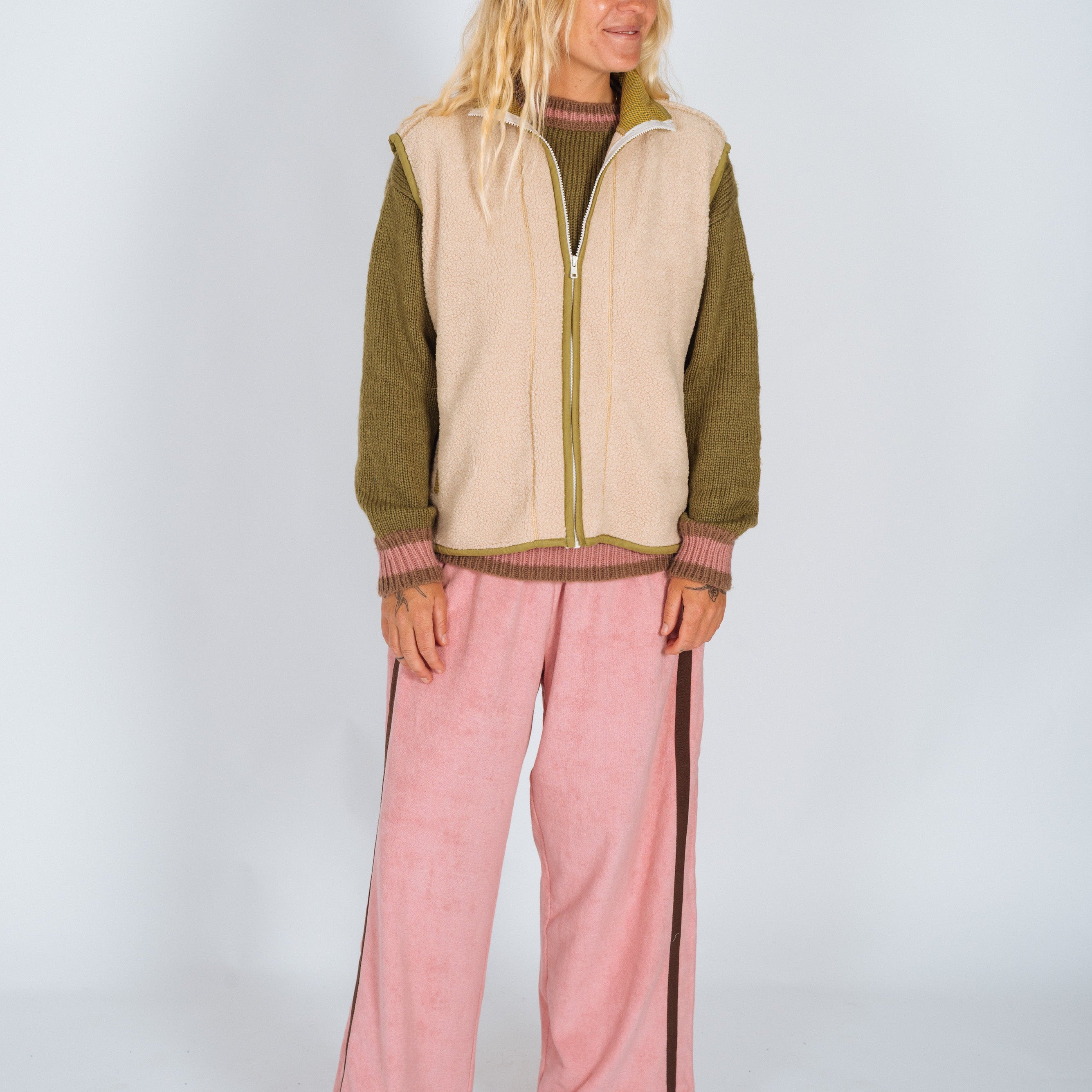 Front view full body shot of Atmosea blush Après Surf Panel Pant styled with olive and cream layers