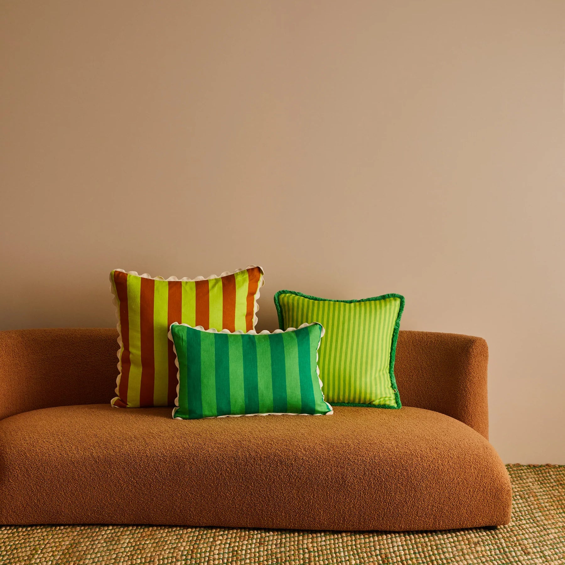 Bold green stripe cushion 40x60cm