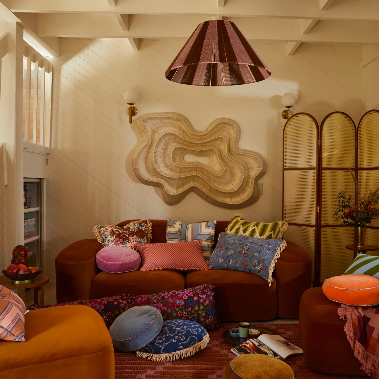 Castilo round velvet cushion in blue