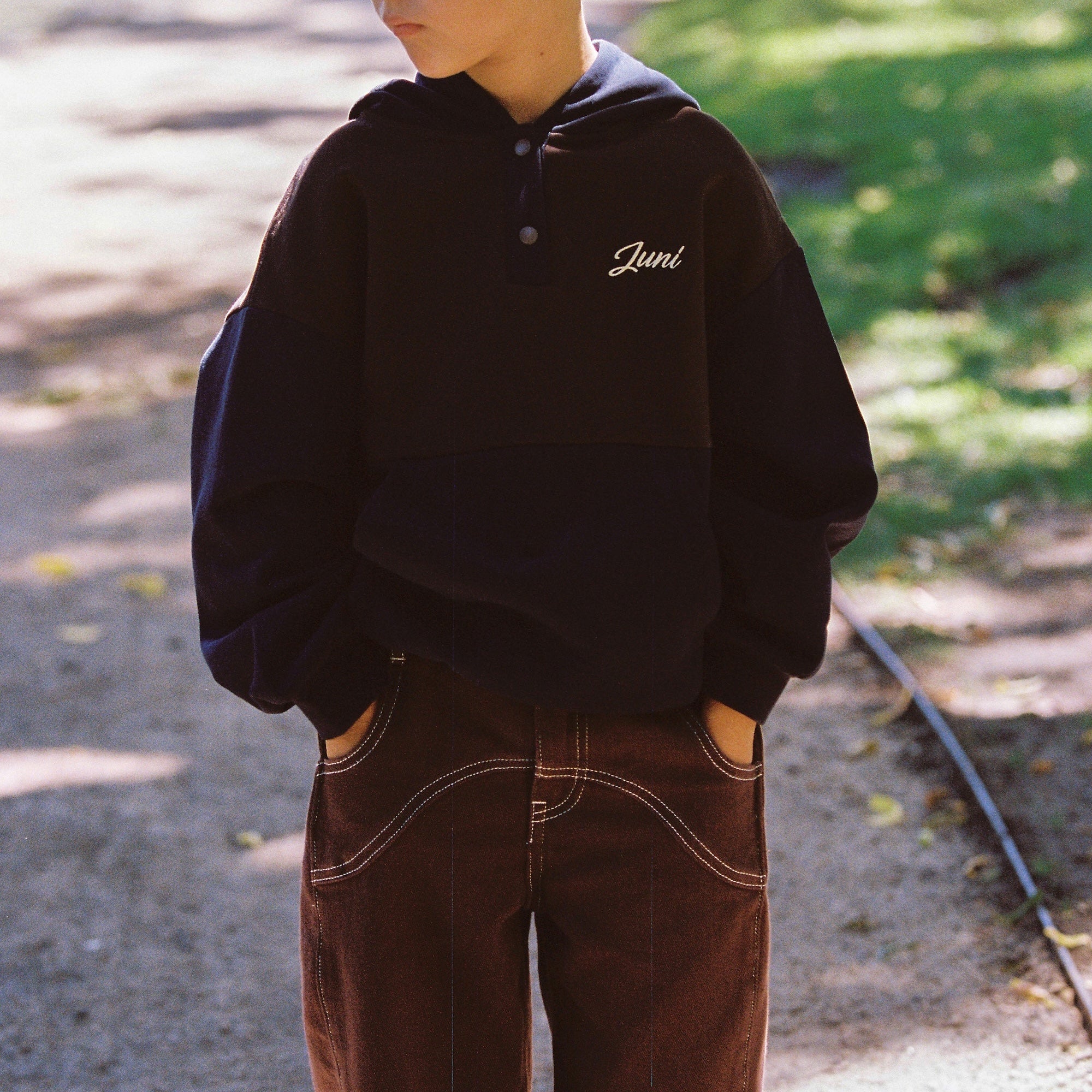 Dylan Barrel Leg Jean Cocoa by Juni