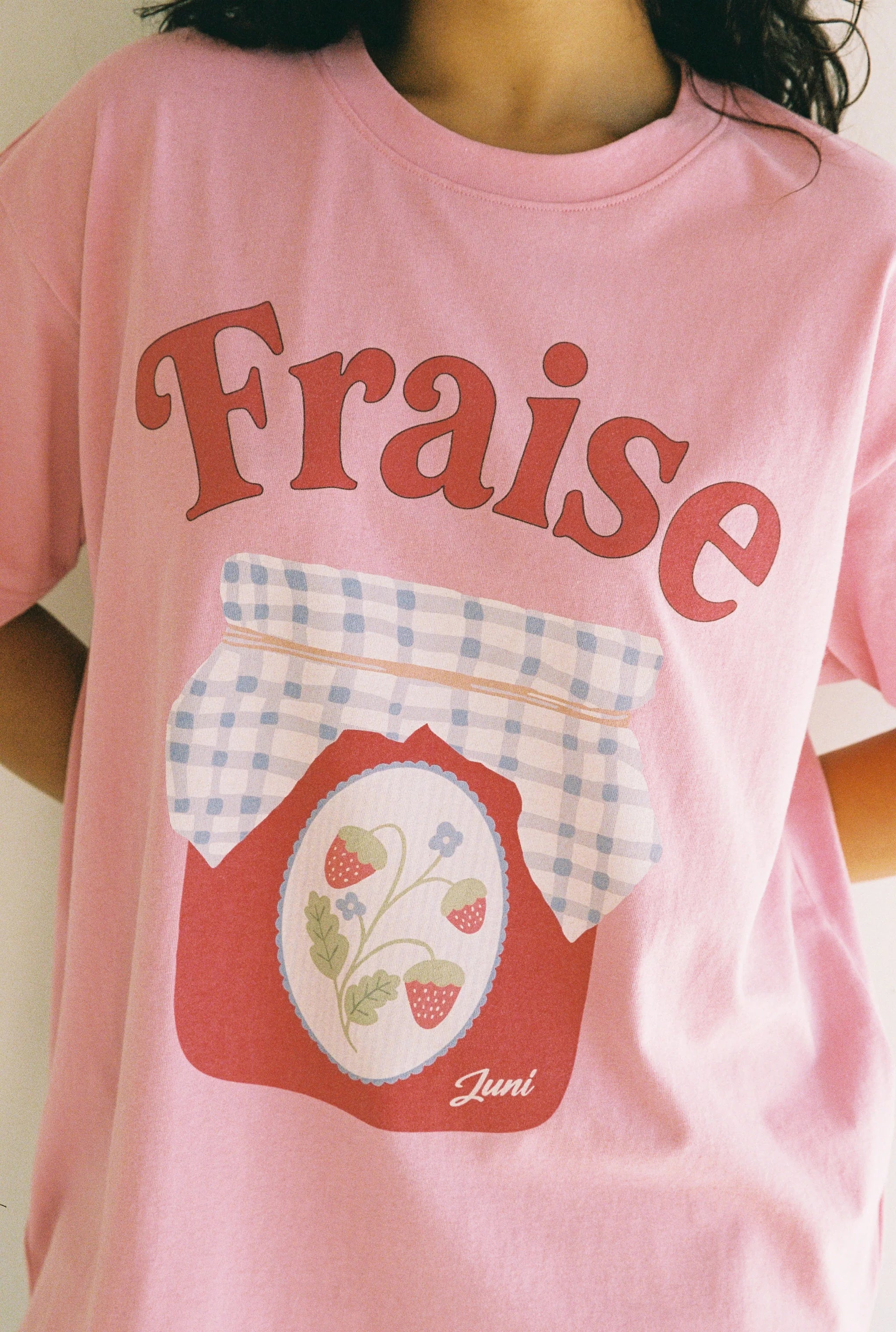 Pink tshirt with strawberry jam jar graphic and the words "Fraise" by Juni