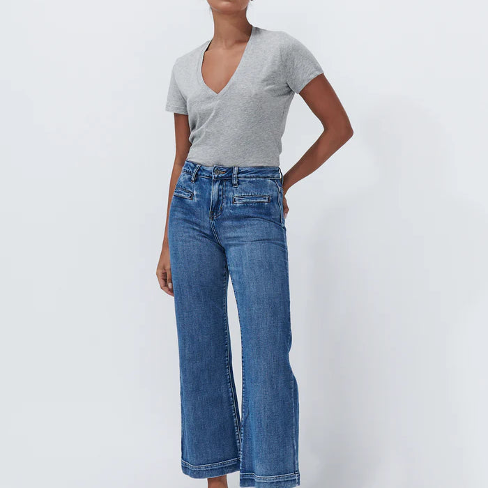 Kireina Freya Jean in Waterfall