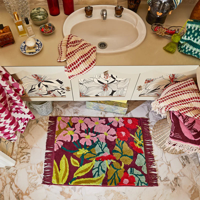 bathroom with organic cotton Genevieve Bath Mat Mahogany by Sage & Clare