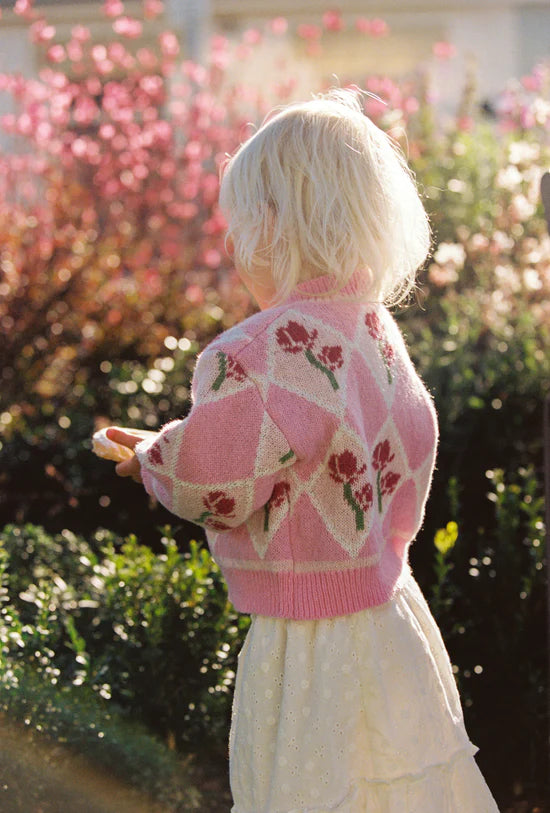 girl wearing pink floral cardigan by JUNI