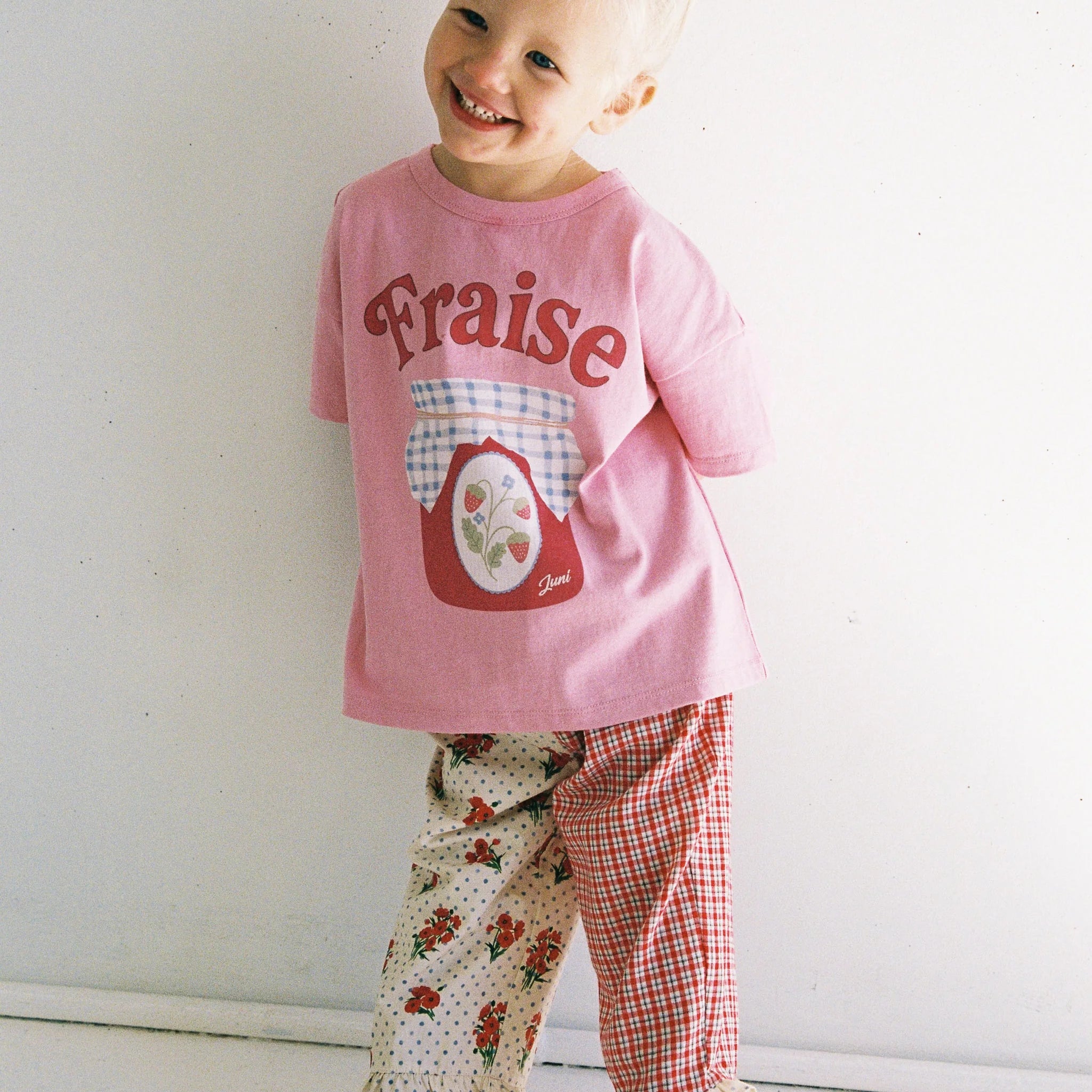 Girl wearing a pink strawberry jam Fraise Tee by Juni