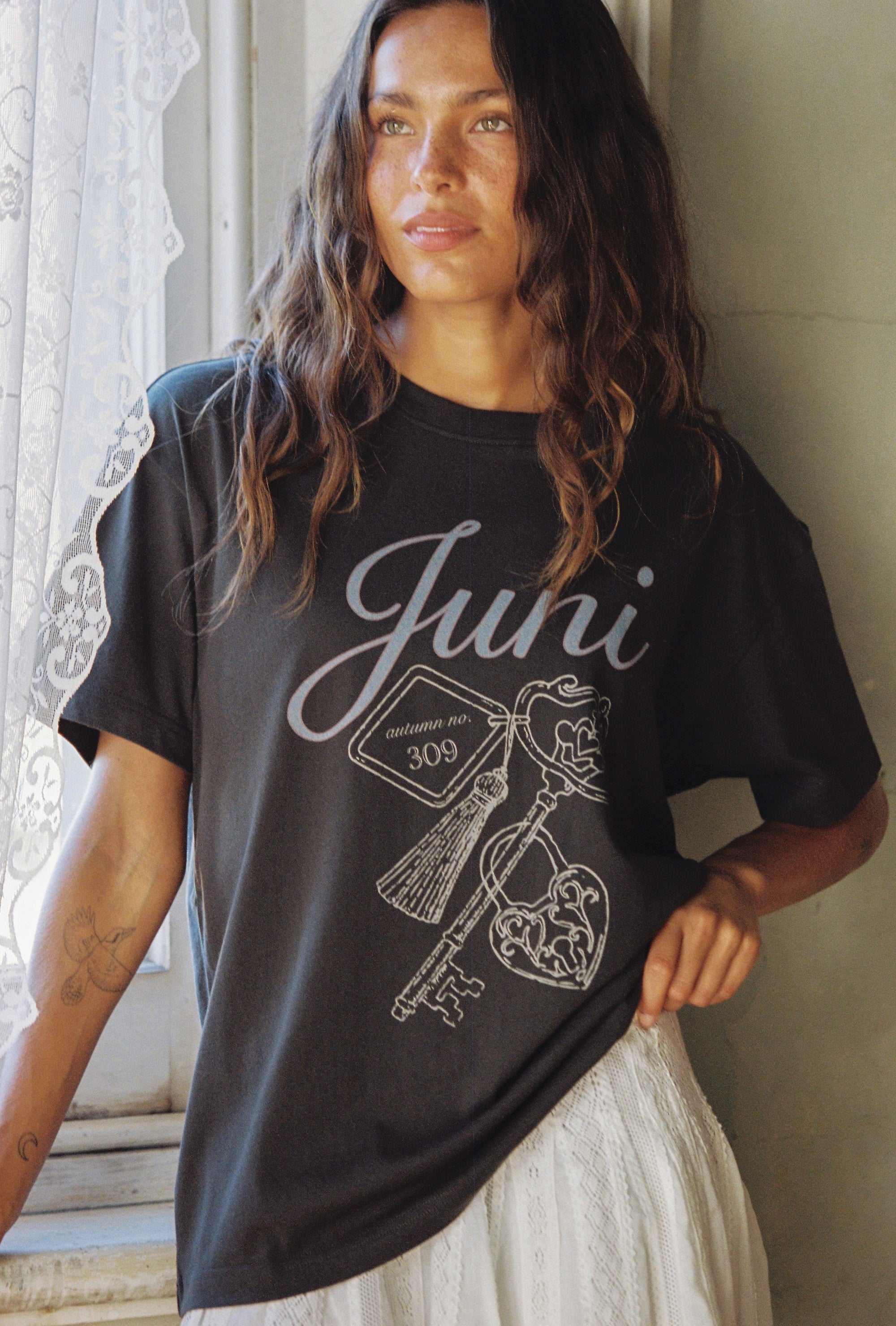 Lock Tee Washed Black by Juni