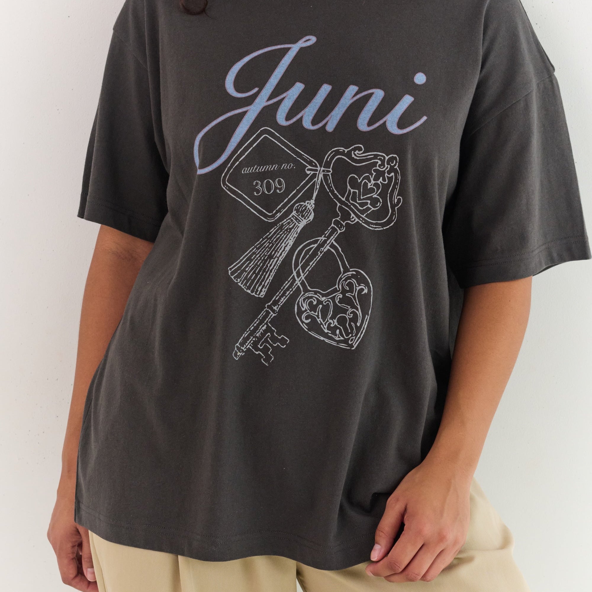 Juni organic cotton Lock Tee washed black sustainable clothing