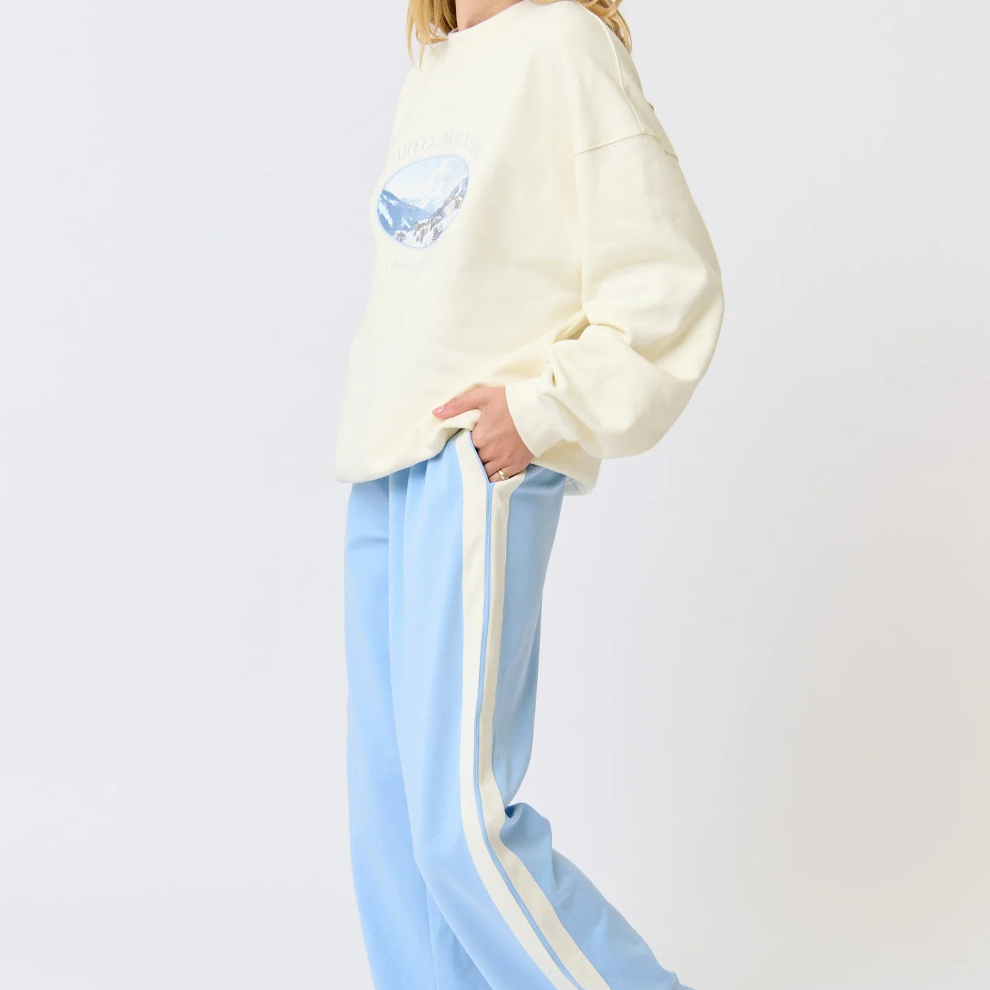 sweater with apres print cartel and willow