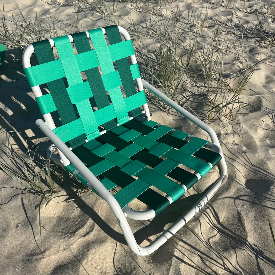 green foldable beach chair