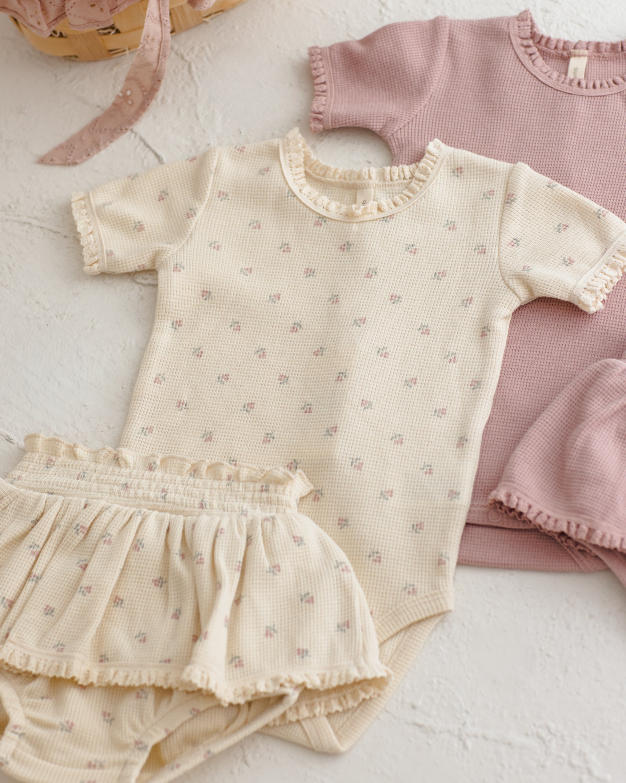 Front view of the Short Sleeve Waffle Bodysuit Mauve Ditsy | Quincy Mae