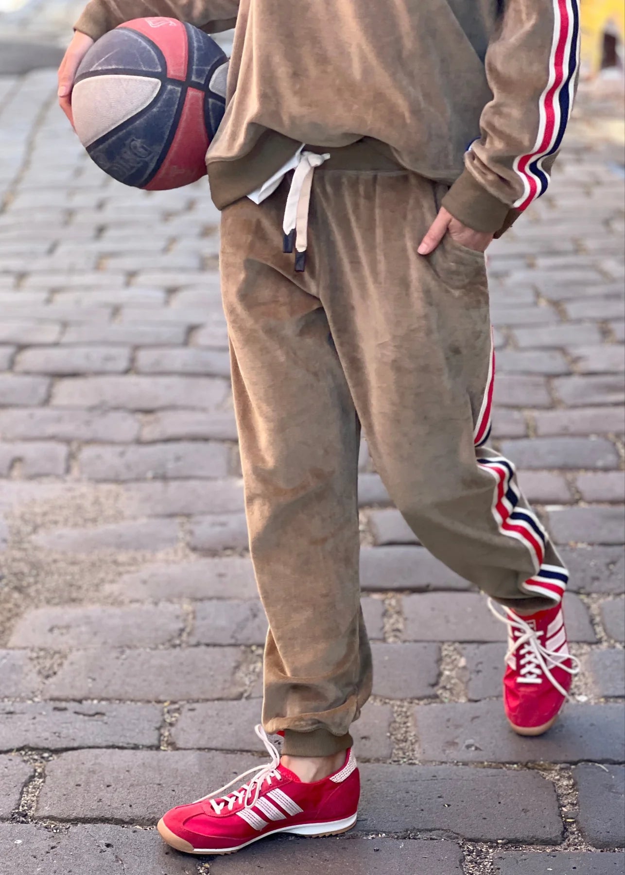 Sport velour track pant khaki by Hammill & Co