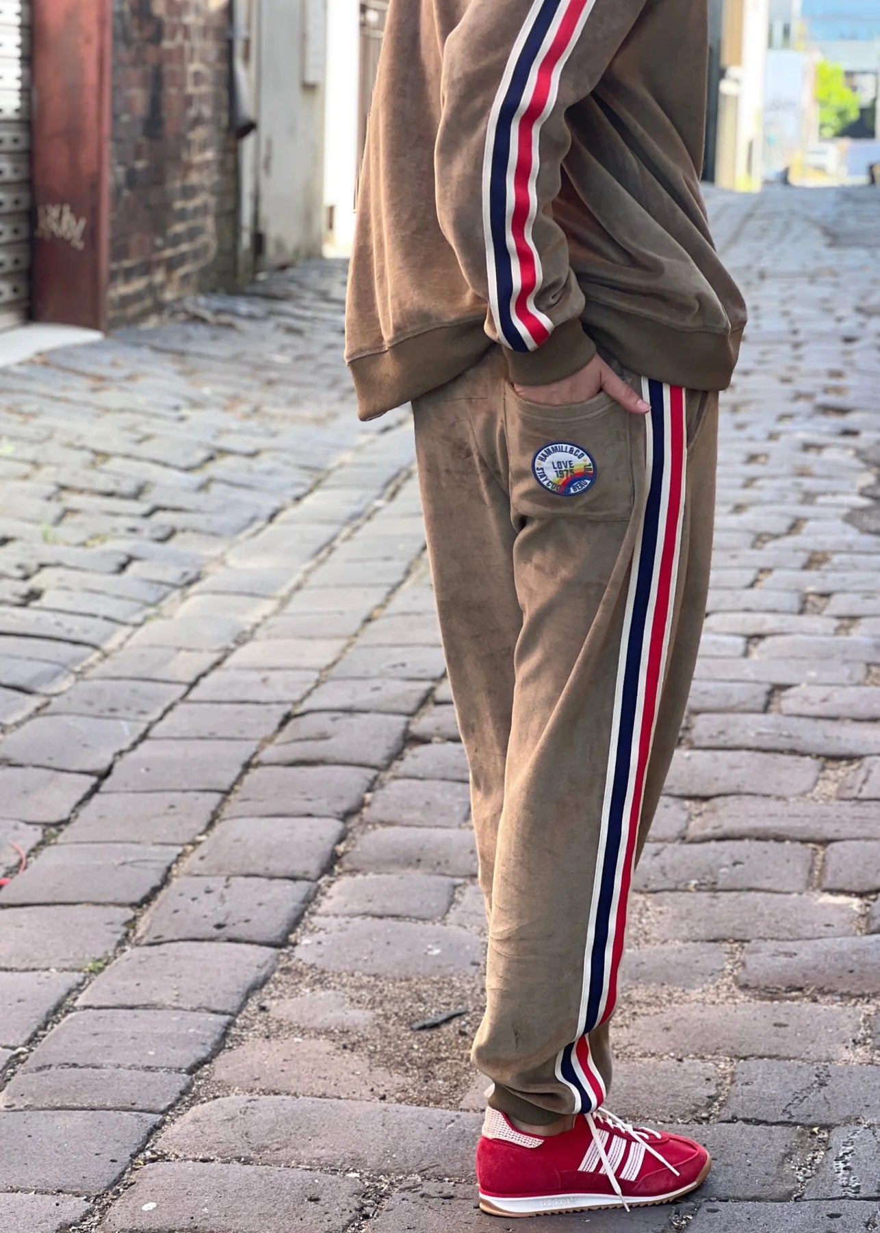 Velour sweat pants khaki by Hammill & Co