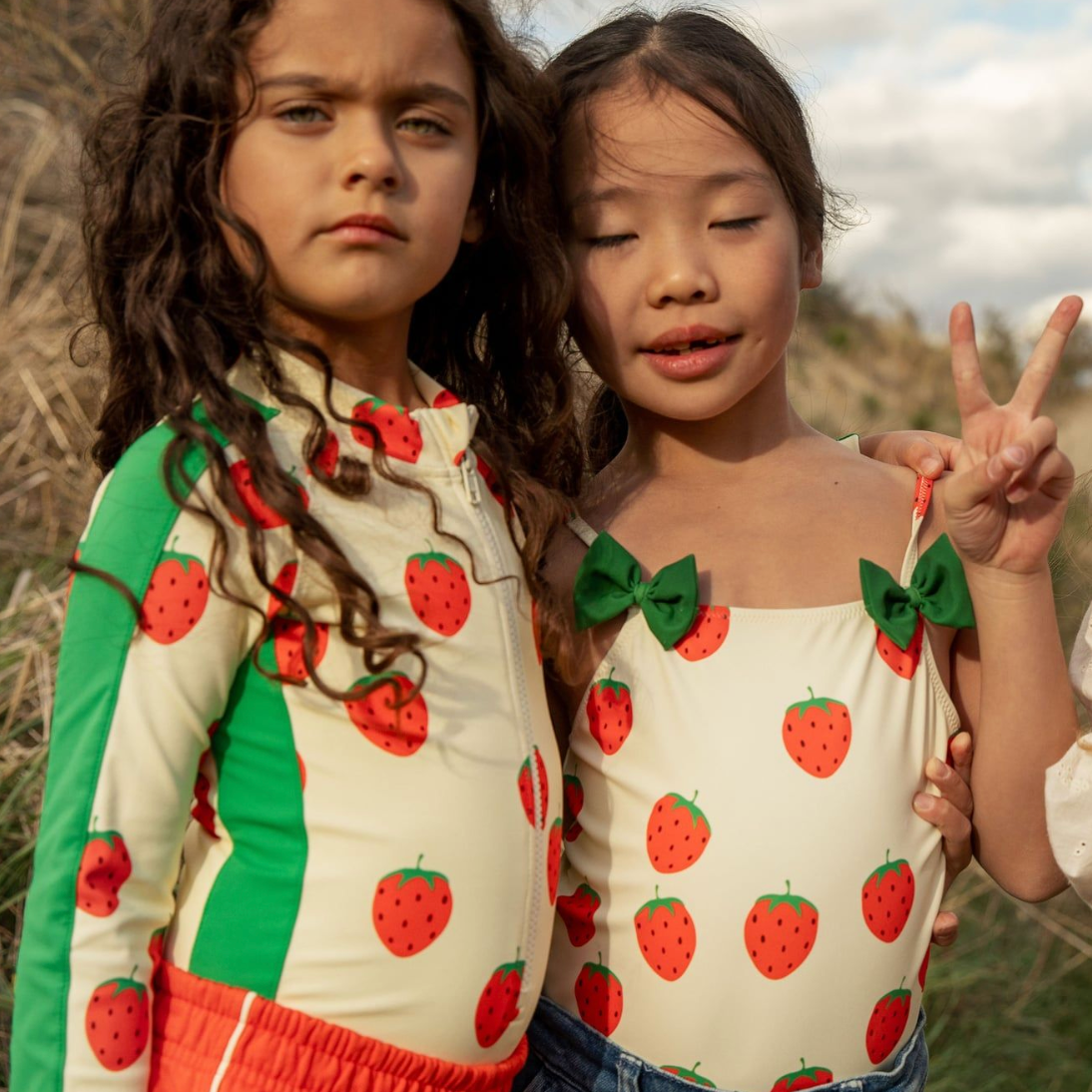 Girl wearing Strawberries aop ls uv swimsuit - Off-white| Mini Rodini