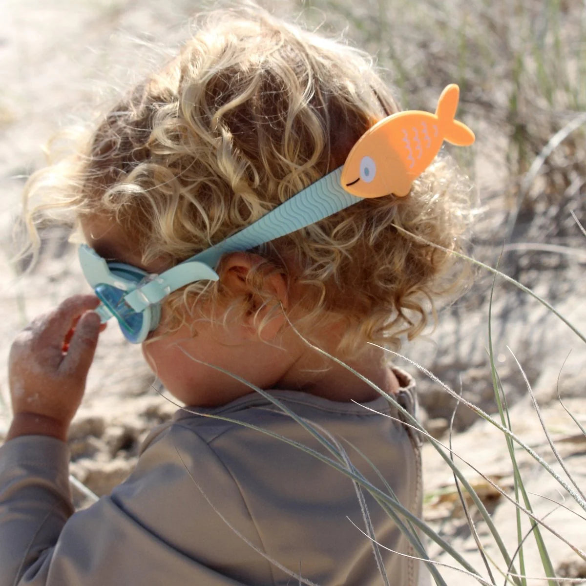 Swimming goggles finn the fish by Sunnylife