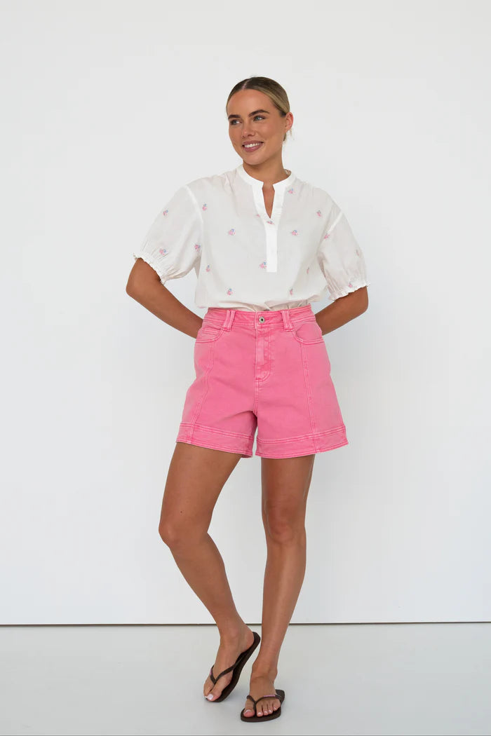 model wearing pink denim shorts by Kireina