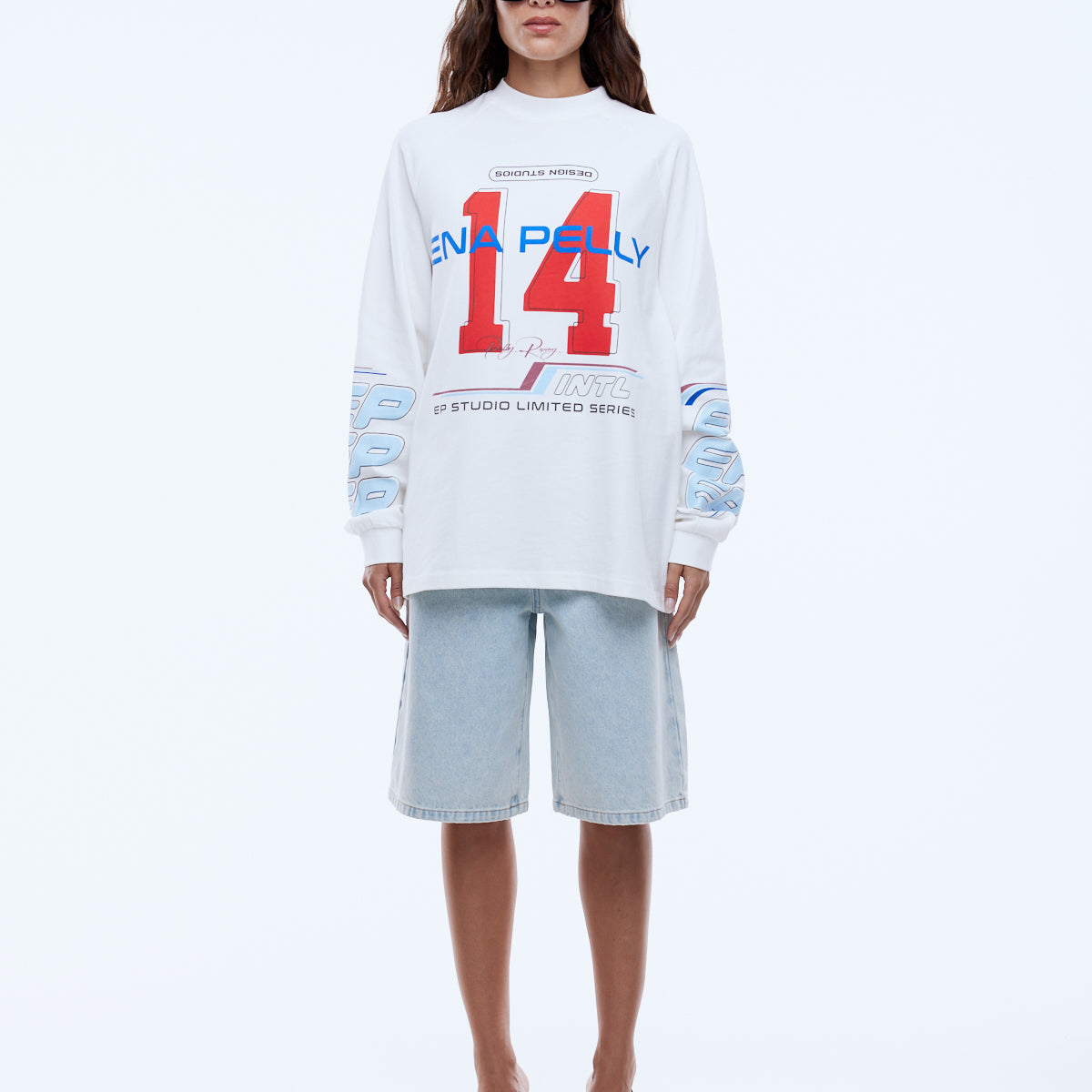 Model wearing size 8 Team Pelly long sleeve tee 172cm height