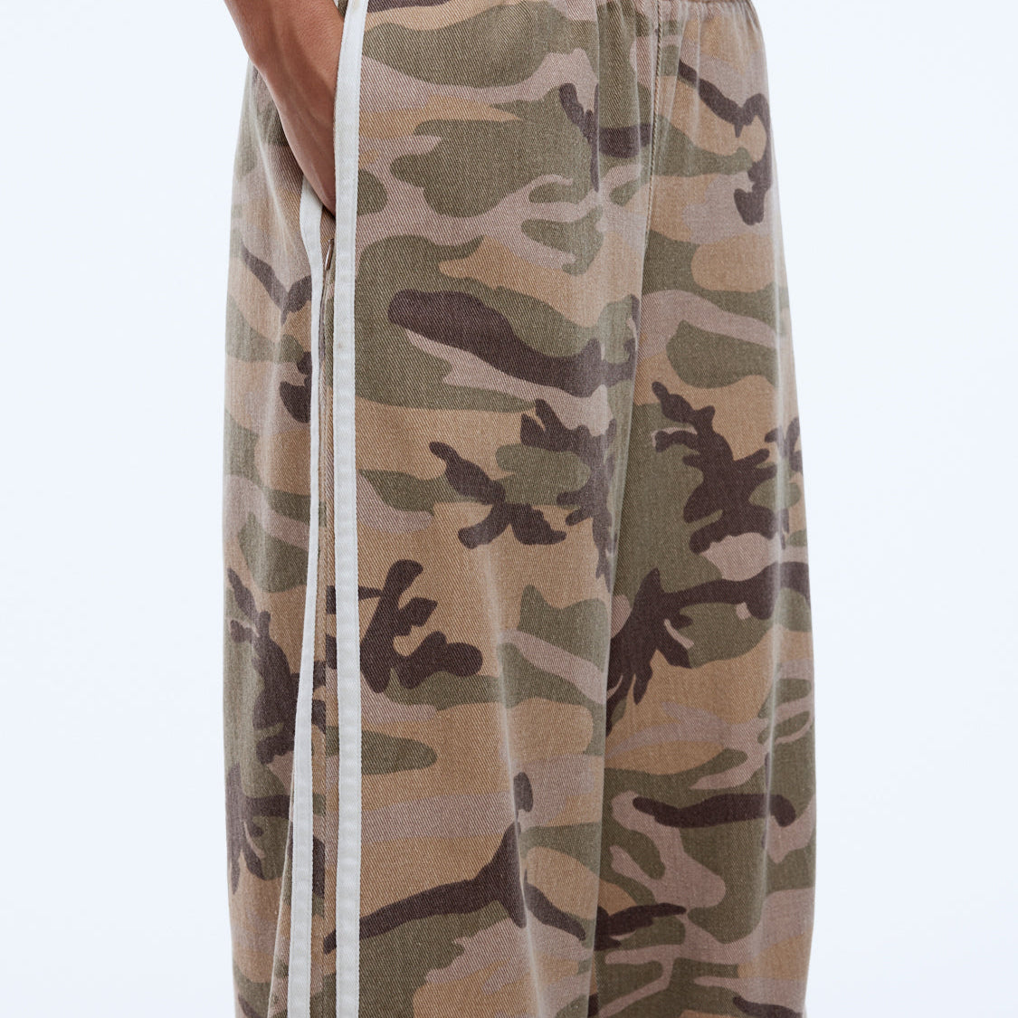 Ena Pelly Jeans - camo pattern
