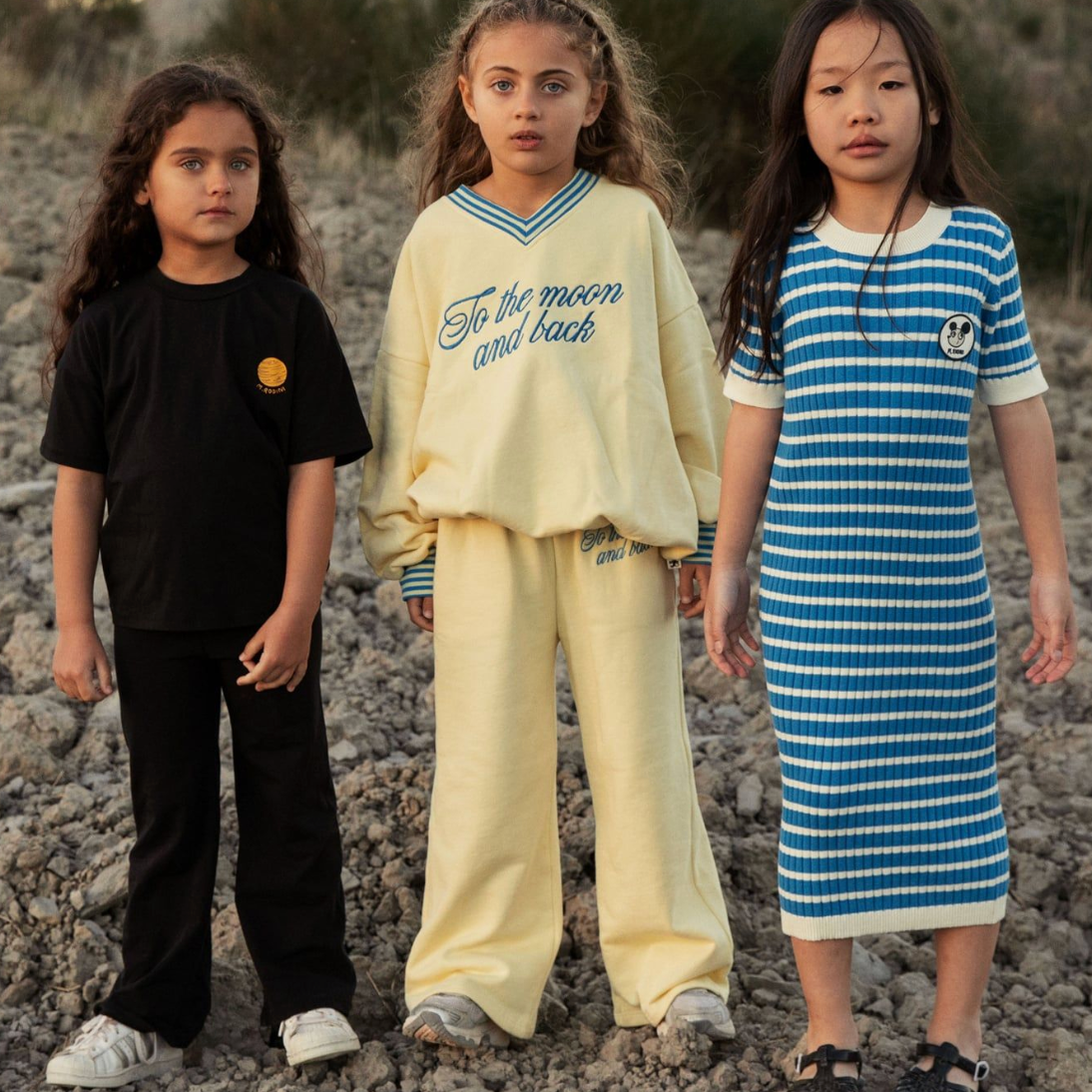 Girl wearing matching set with To the moon emb sweatpants - Yellow | Mini Rodini