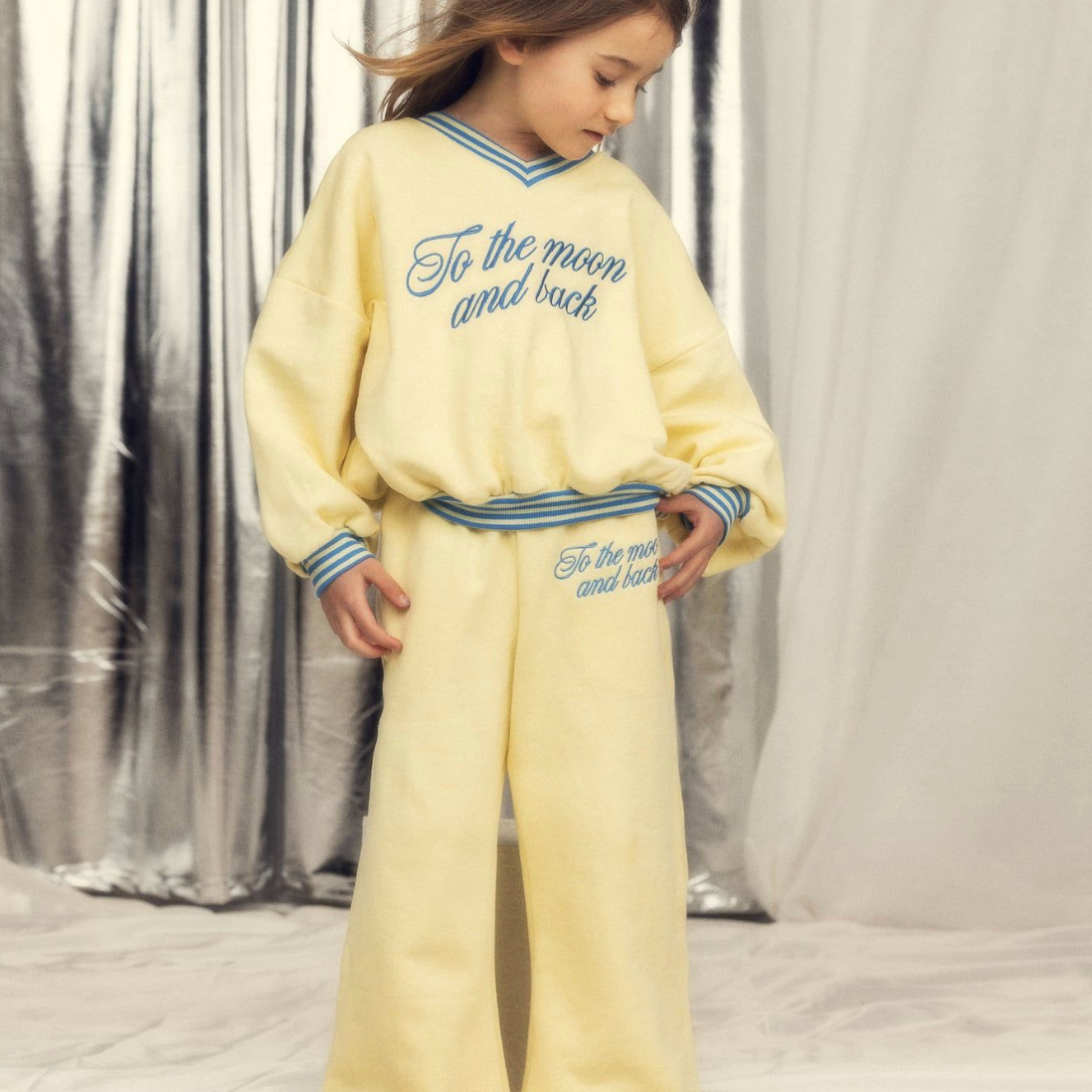Girl wearing To the moon emb sweatpants - Yellow | Mini Rodini