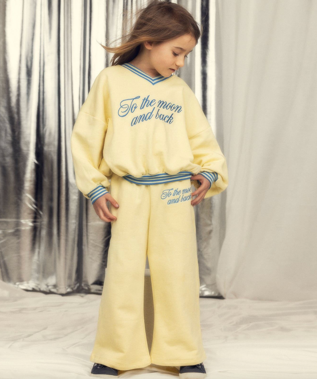 Girl wearing To the moon emb sweatpants - Yellow | Mini Rodini