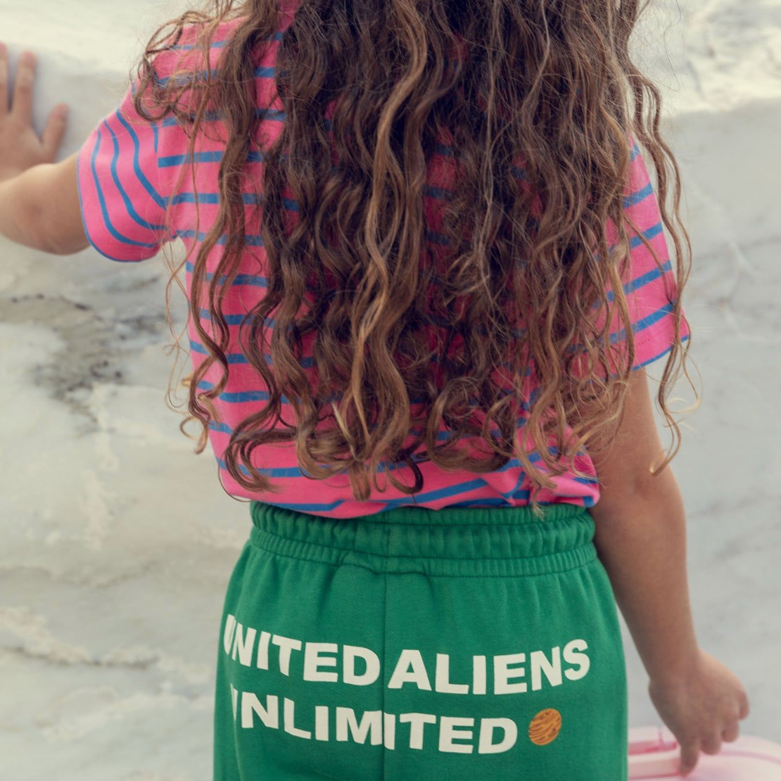 Back view of girl wearing Travel agency sp sweatpants - Green | Mini Rodini