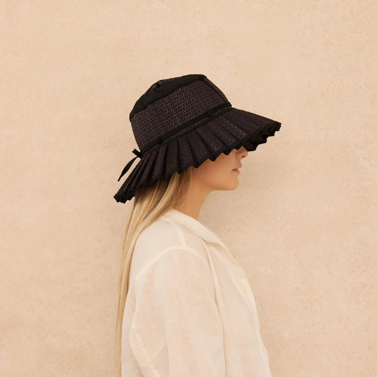 Vienna_positano_black_hat_lorn