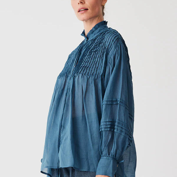 Aaliyah blouse in midnight blue by MOS side view