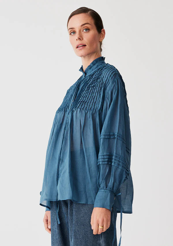 Aaliyah blouse in midnight blue by MOS side view