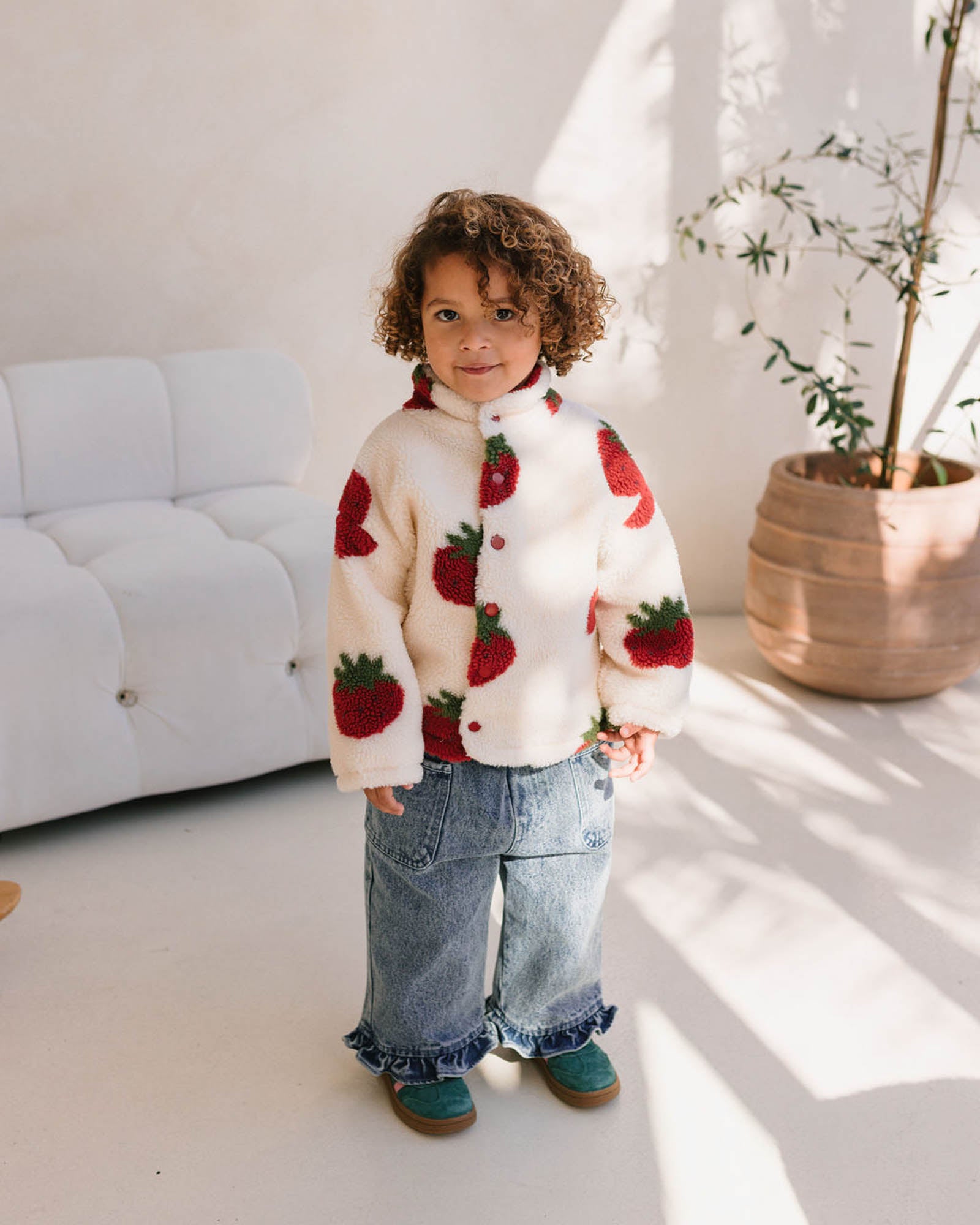 Young kid wearing the Aspen Jacket - Strawberry Cream | Walnut