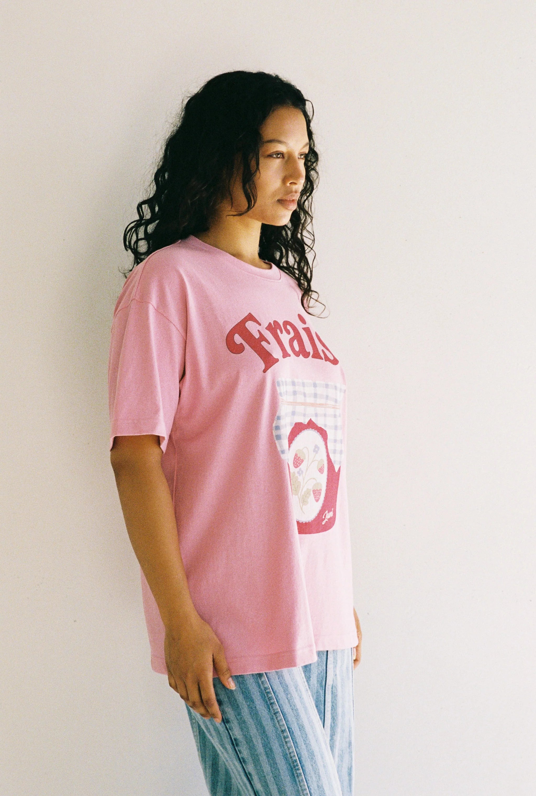 model wearing the pink Fraise Tee by Juni