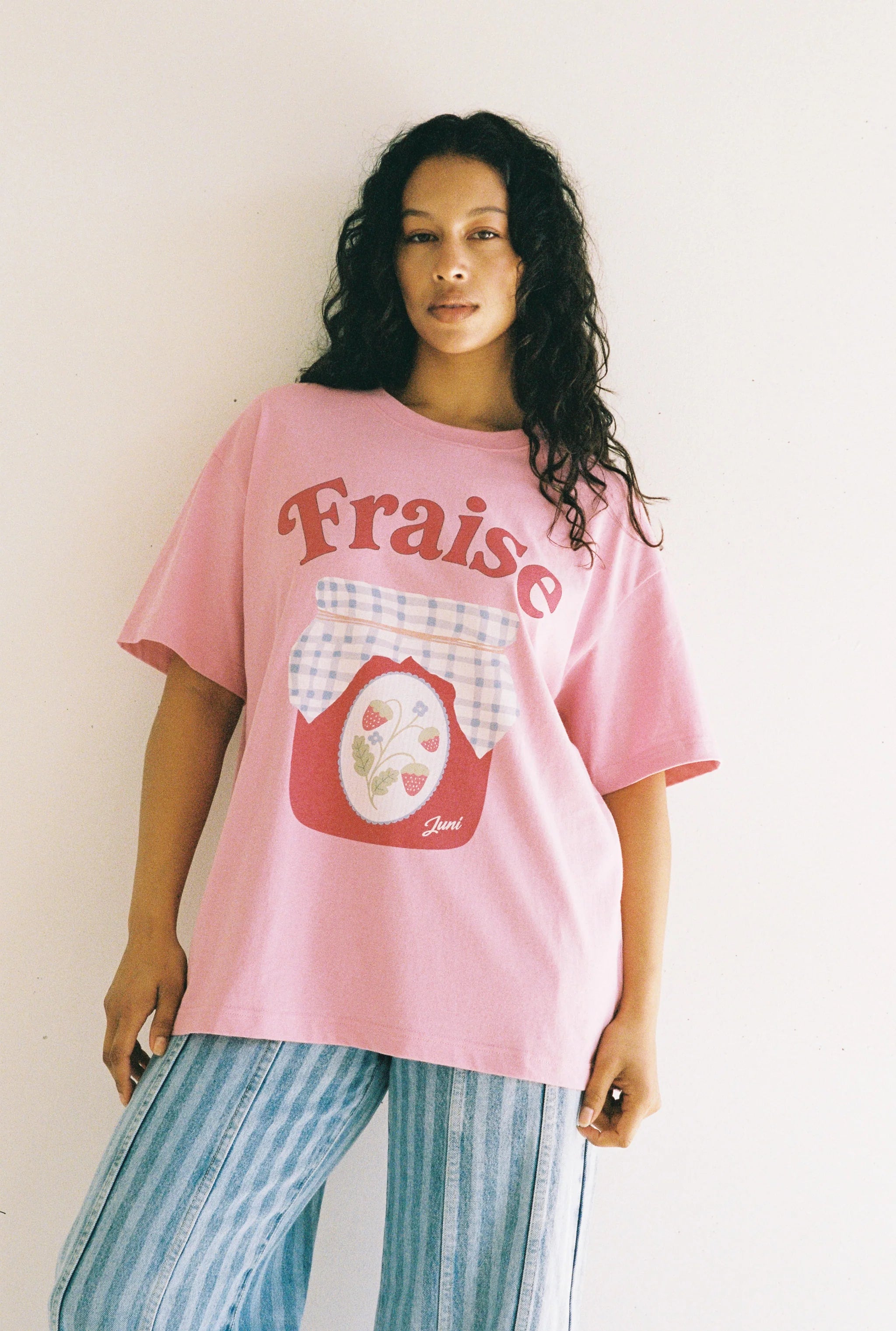 Pink tshirt with strawberry jam jar graphic and the words "Fraise" by Juni