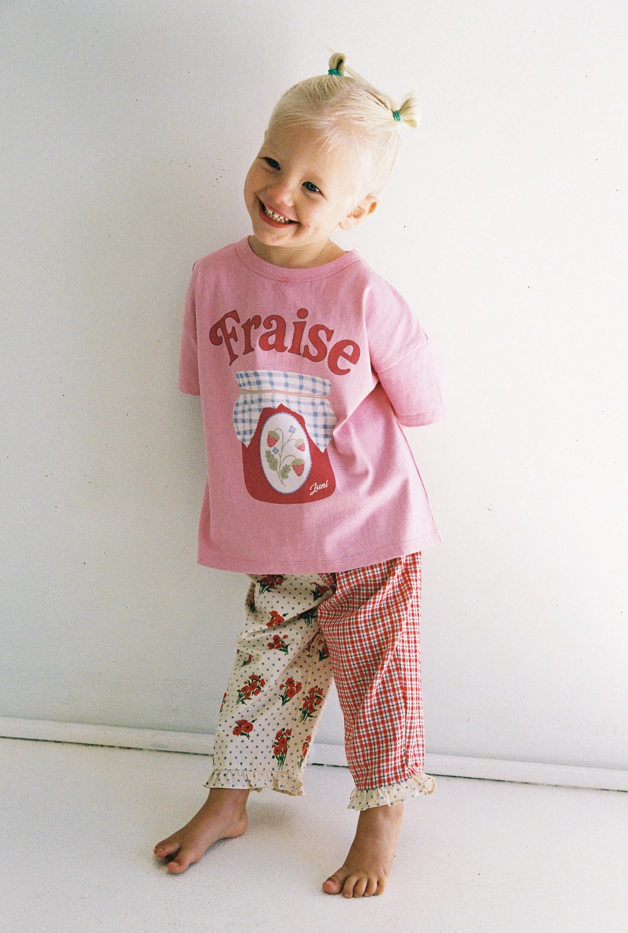 Girl wearing a pink strawberry jam Fraise Tee by Juni