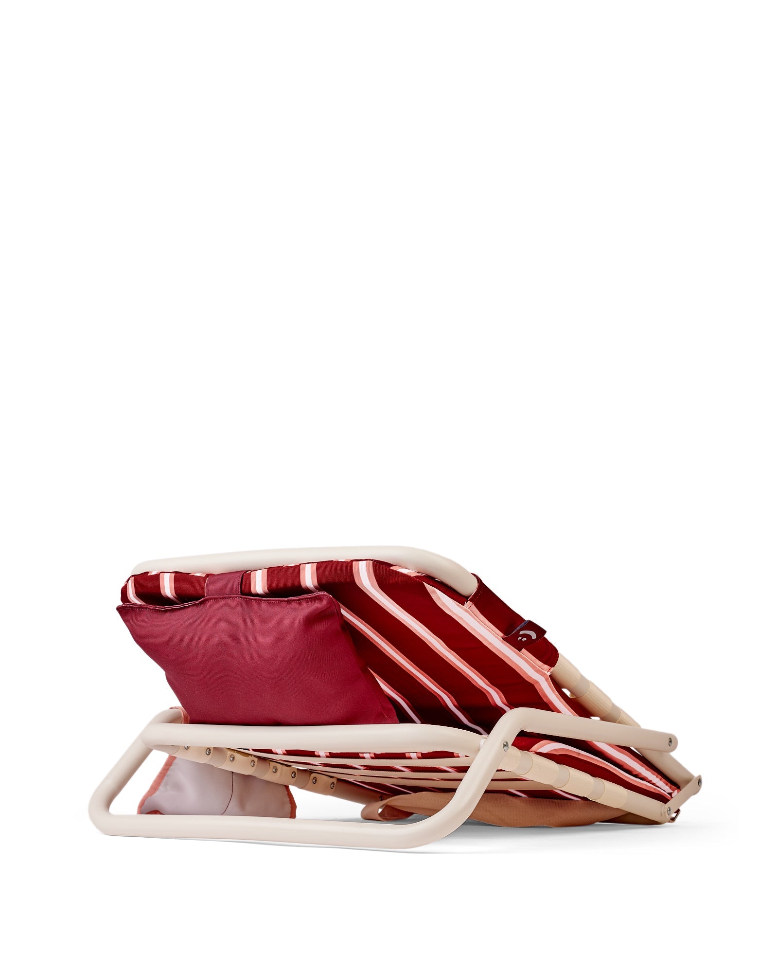 Lightweight beach lounger dimensions 52cm x 60cm x 70cm with ergonomic comfort features