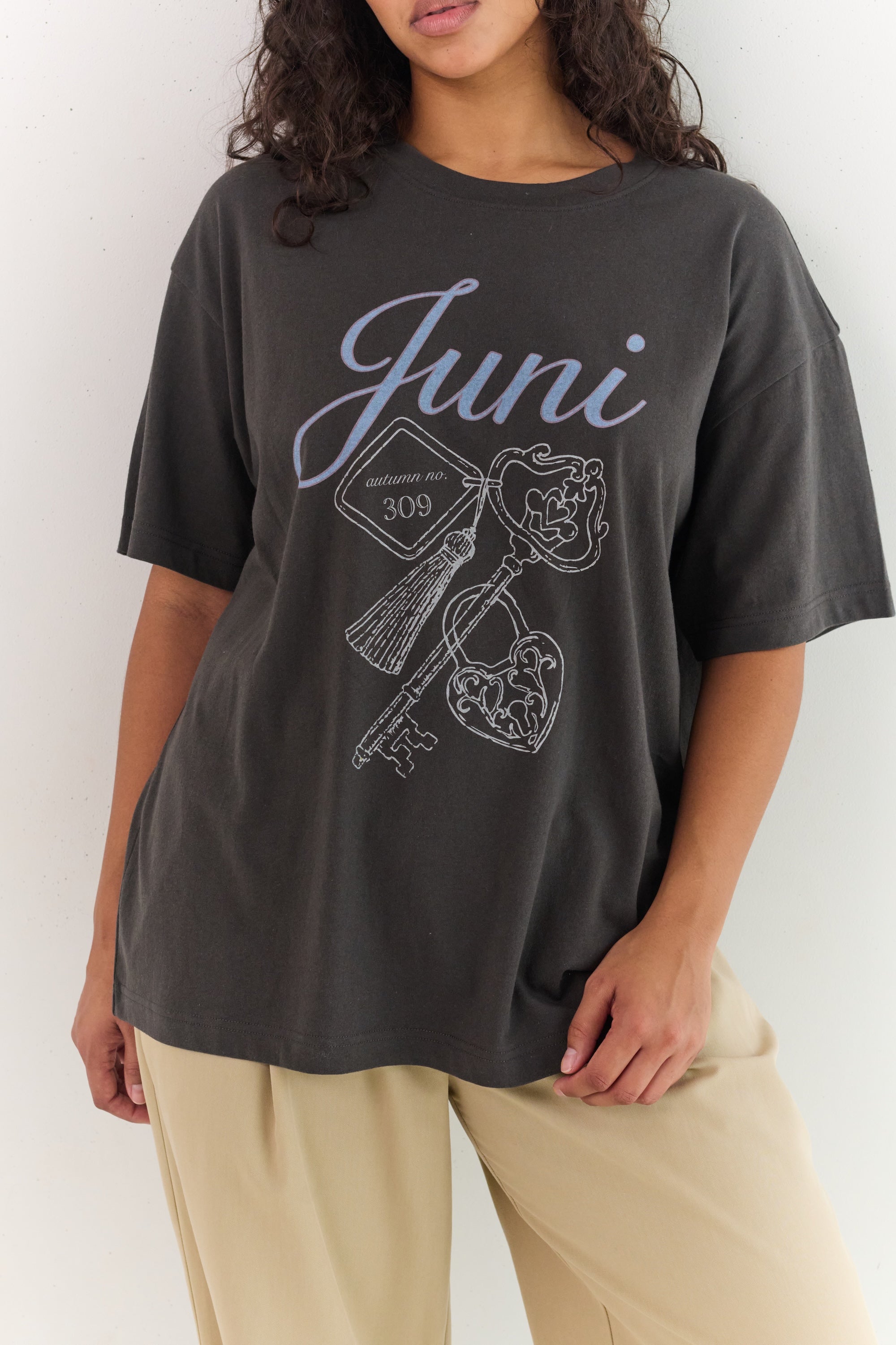 Juni organic cotton Lock Tee washed black sustainable clothing