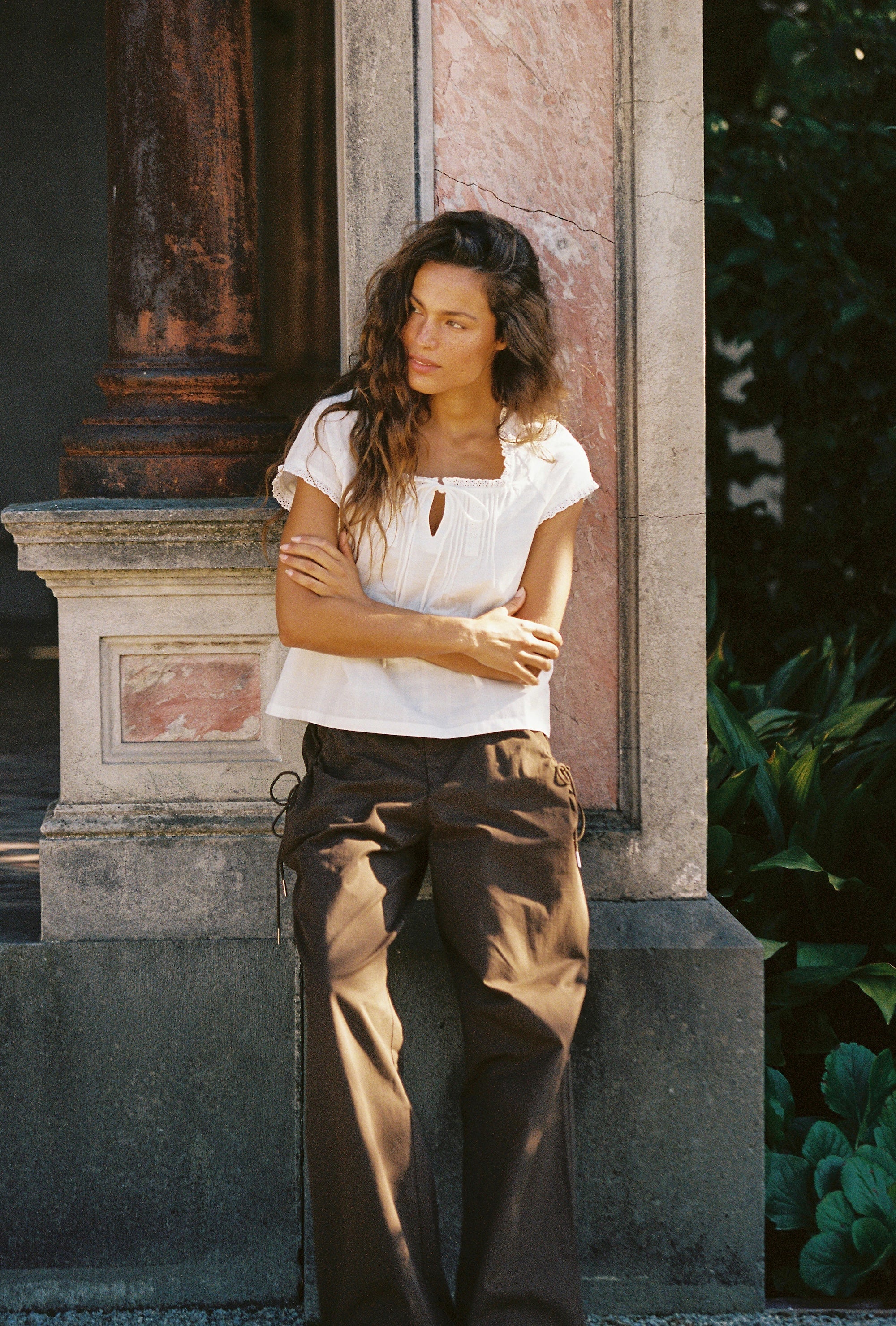 Juni Macie Pant in espresso brown cotton relaxed fit