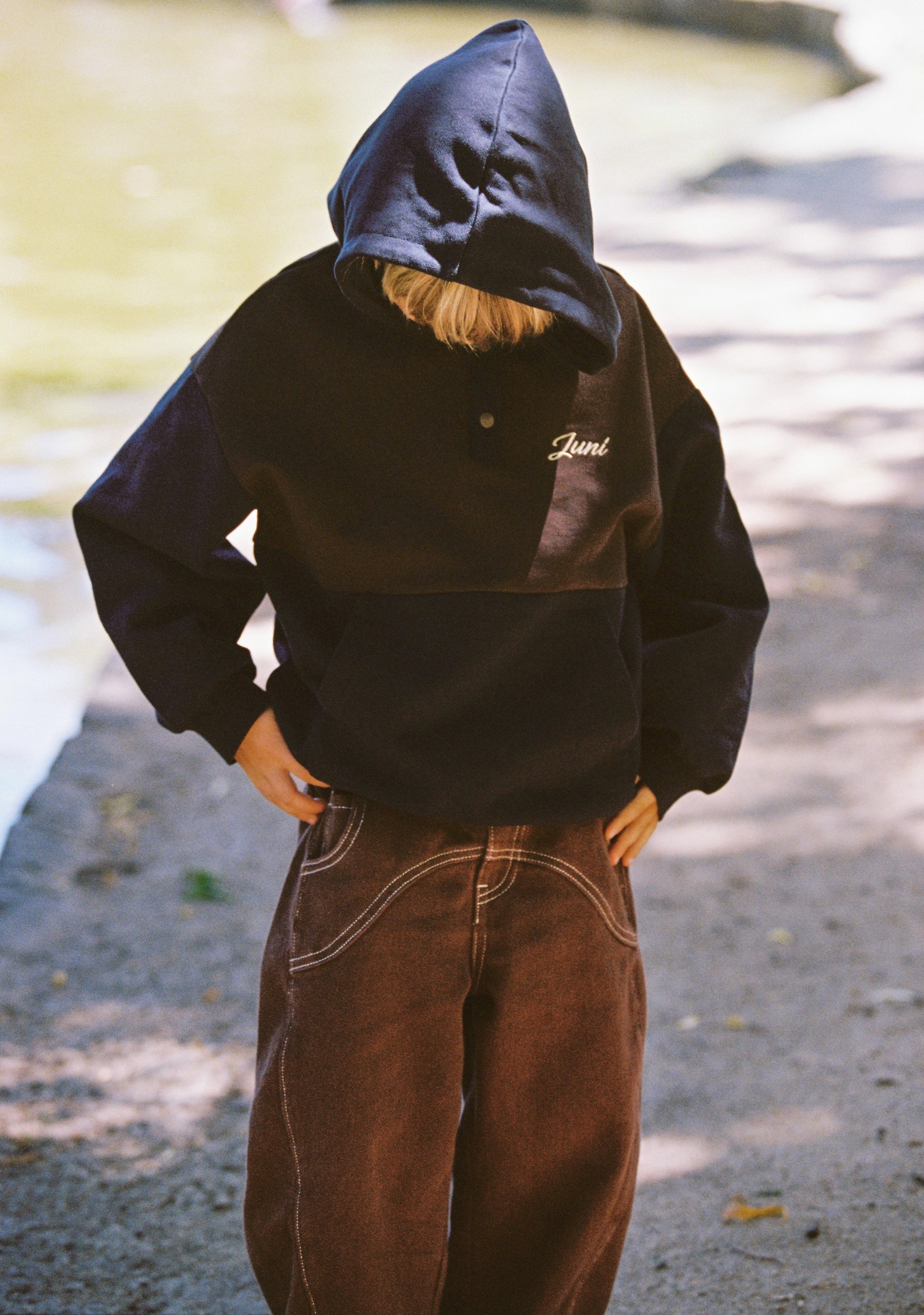 Front view of the Mio Hoodie - Navy | Juni