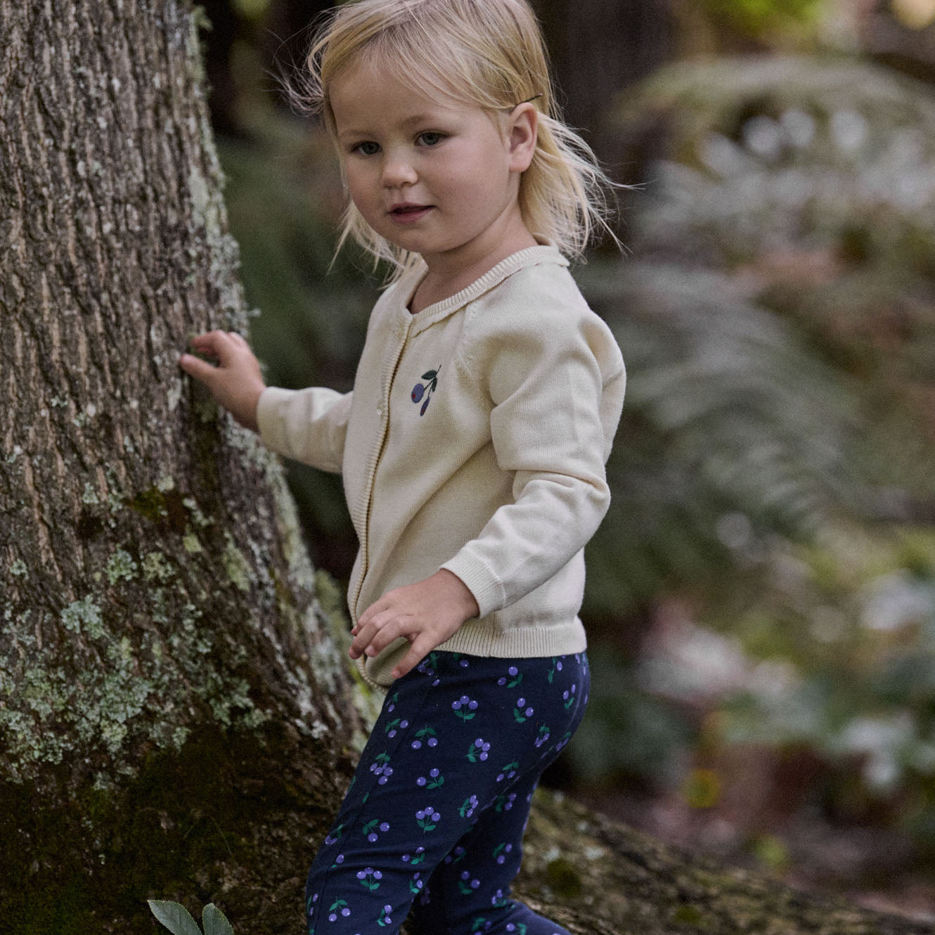 Toddler girl wearing Leggings - Petite Winter Berry Print | Nature Baby