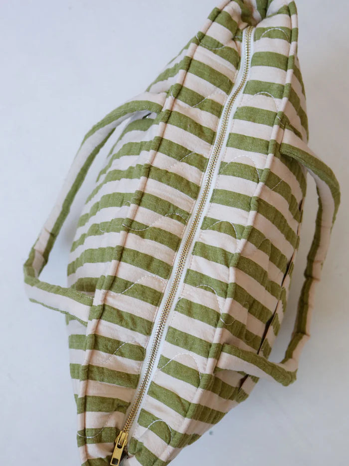 Zip detail of Pistachio Seersucker Quilted Bag by Mosey Me