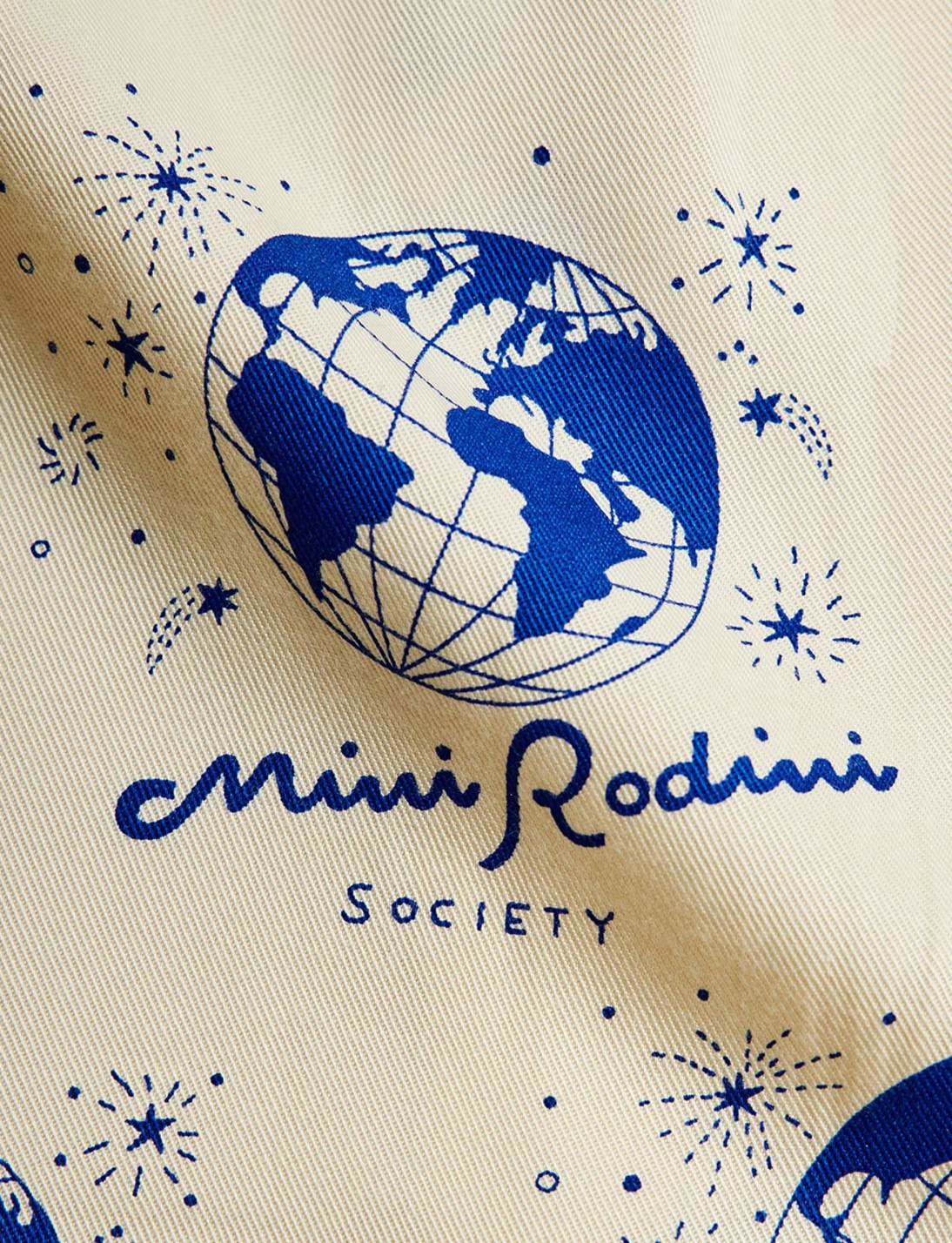 Close up of print on the Society aop woven trousers - White| Mini Rodini