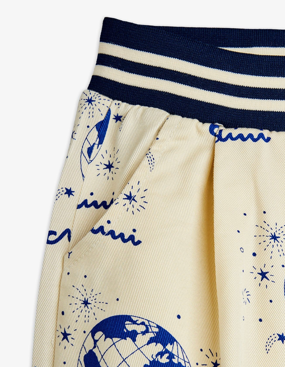 Close up of side of the Society aop woven trousers - White| Mini Rodini