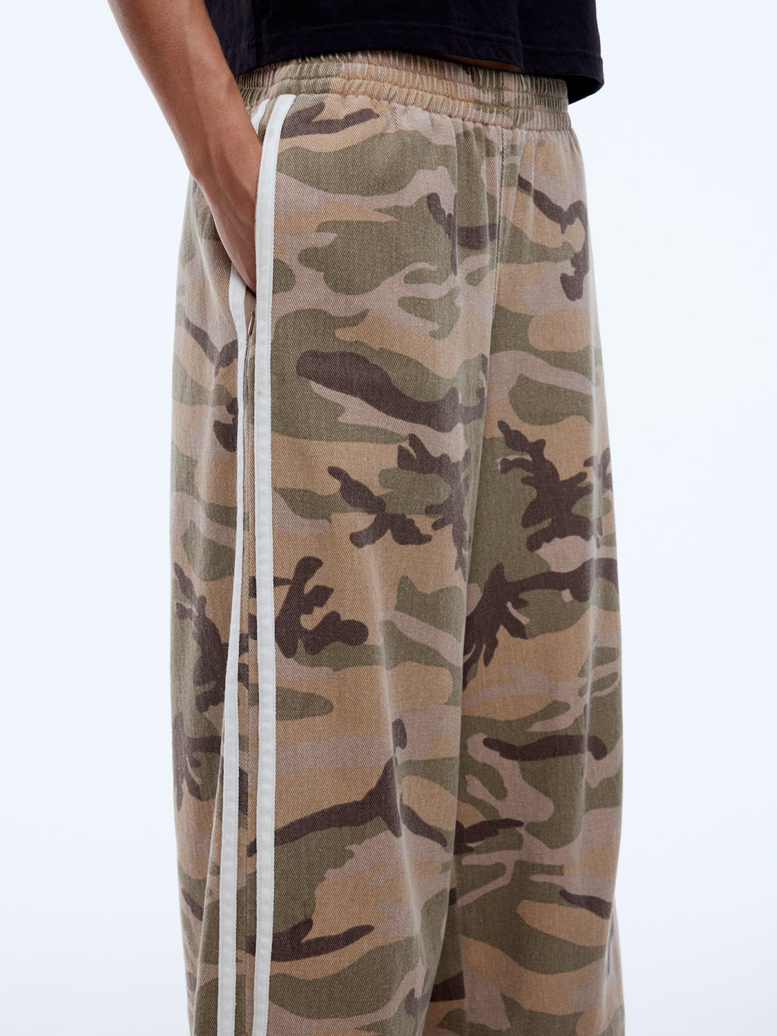 Ena Pelly Jeans - camo pattern