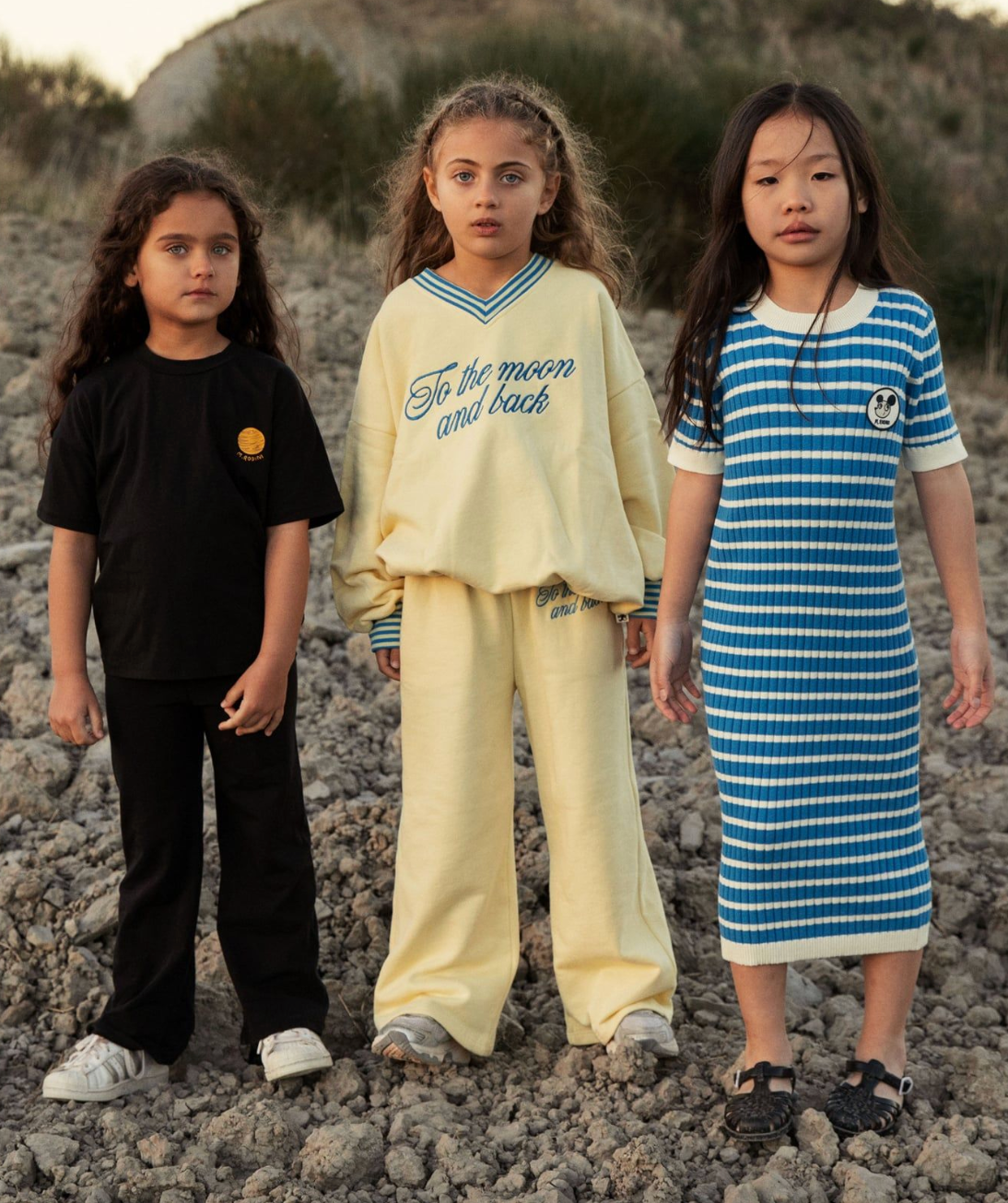 Girl wearing matching set with To the moon emb sweatpants - Yellow | Mini Rodini