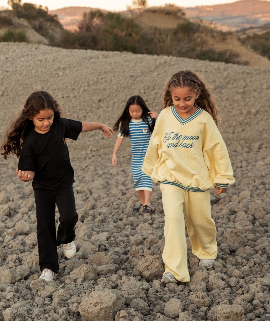 Girl walking in To the moon emb sweatpants - Yellow | Mini Rodini