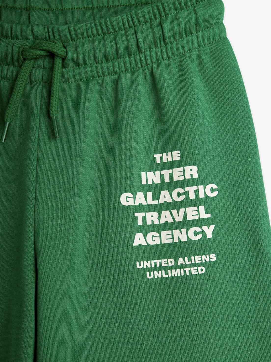 Close up of text on Travel agency sp sweatpants - Green | Mini Rodini