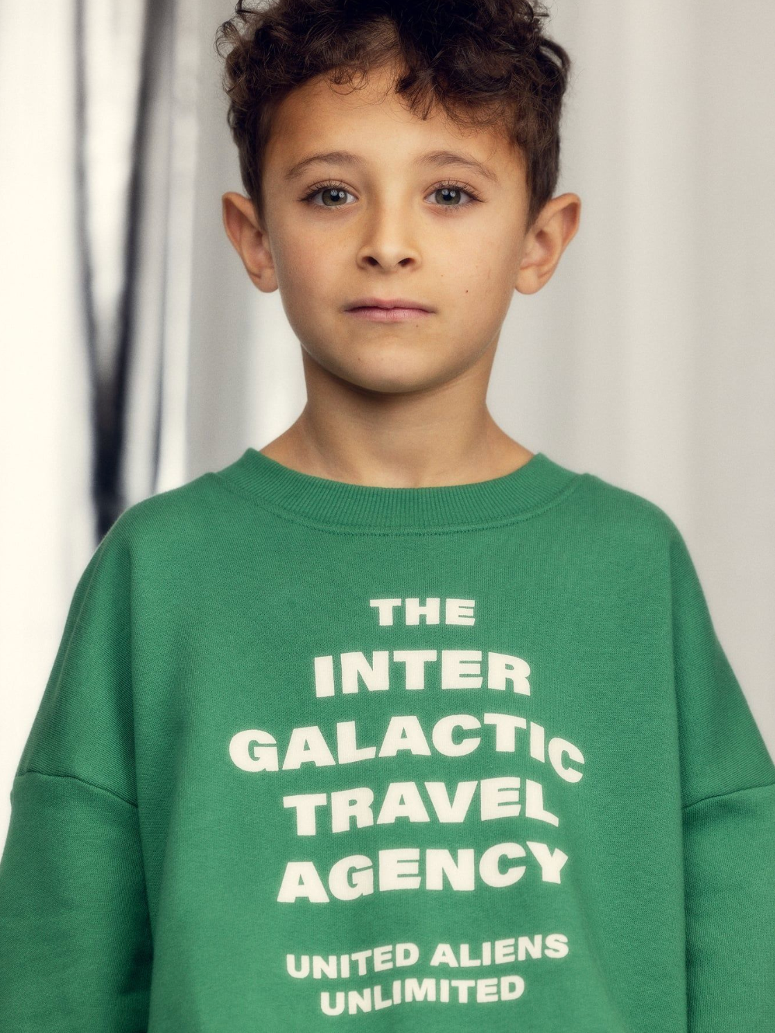 Boy wearing the Travel agency sp sweatshirt - Green | Mini Rodini