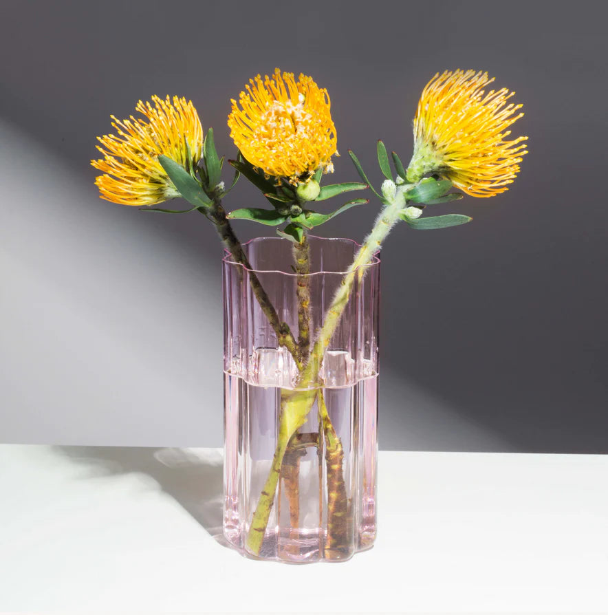 Fazeek wave vase pink with flowers inside