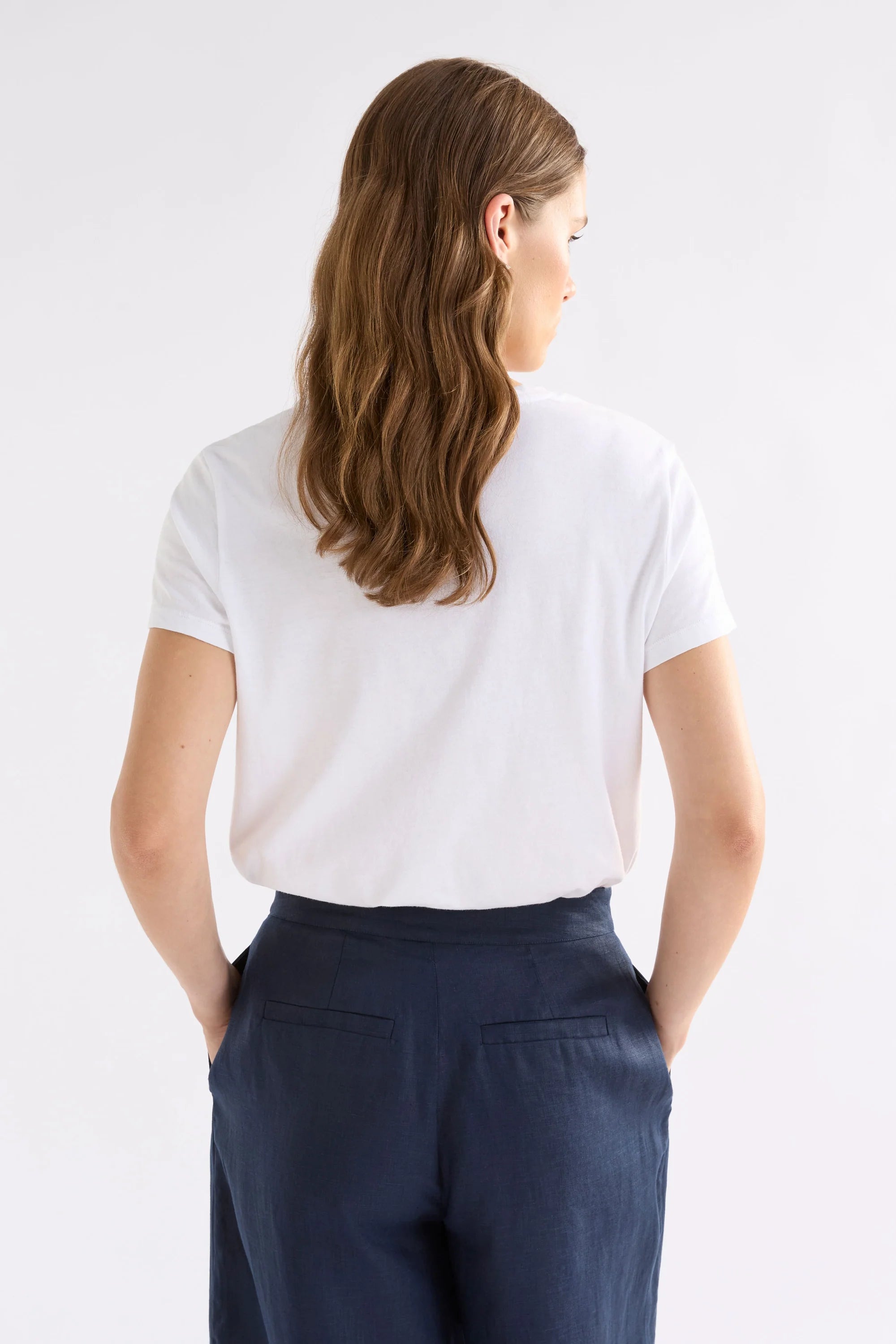 Henning Tee White by Elk made from organic cotton