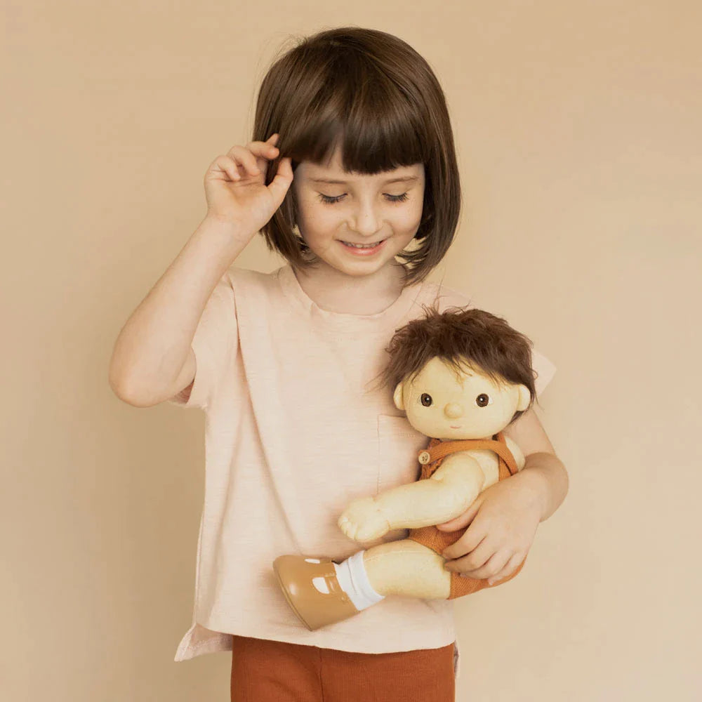 Olli Ella Dinkum Doll Peanut with girl