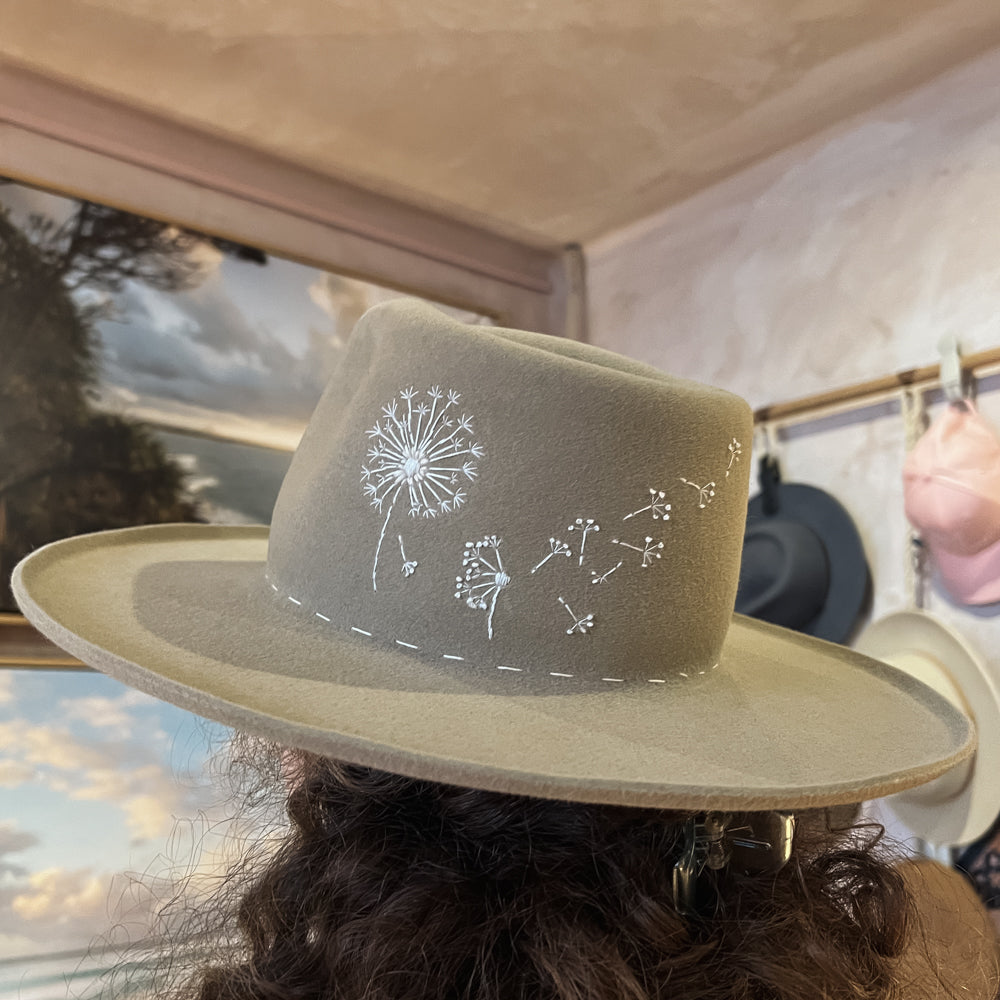 bxmbxm hat with dandelion decoration embroidered